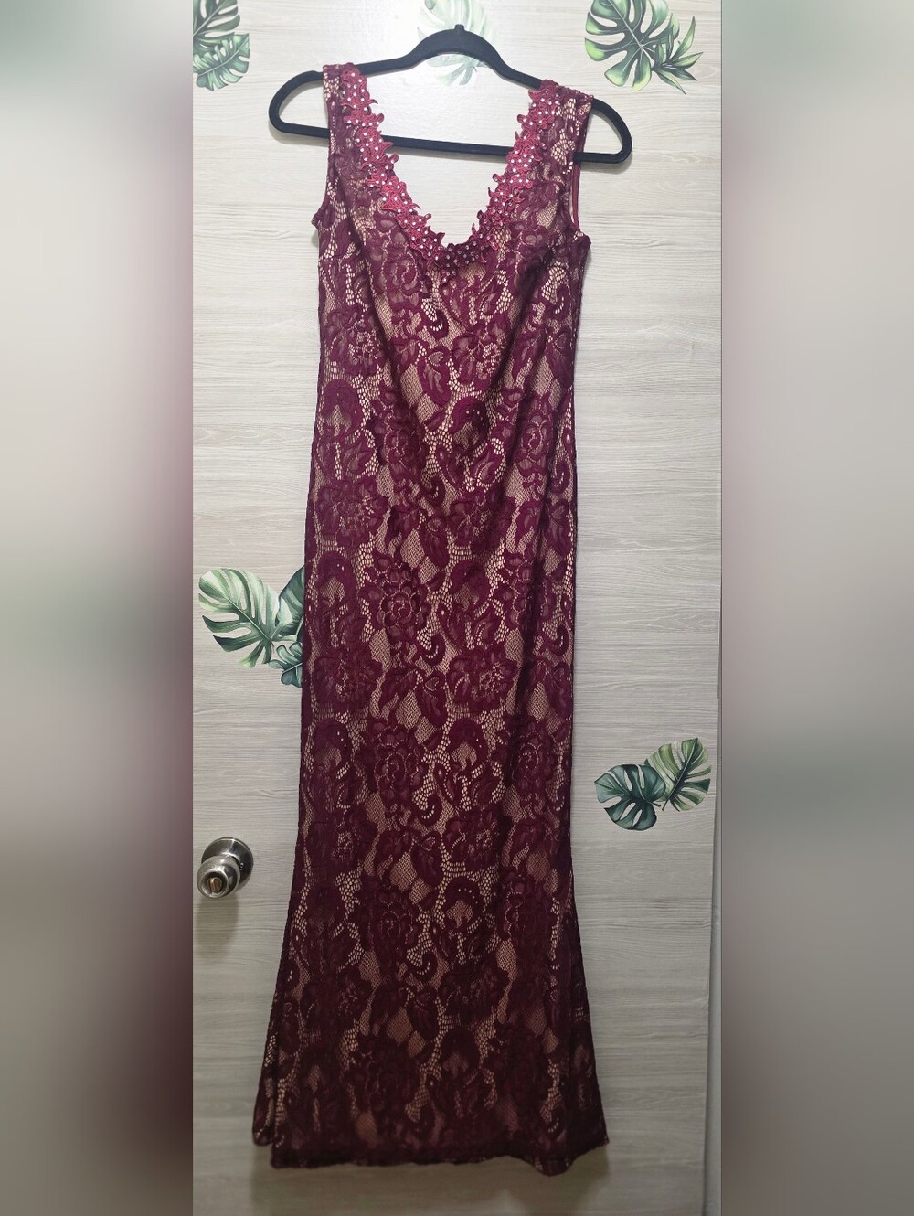 Women's Lace Midi Skirt - Burgundy